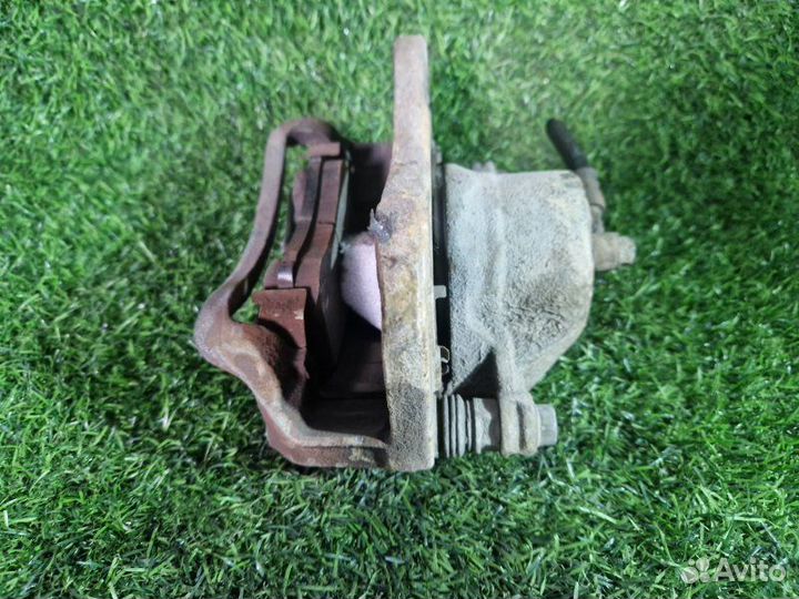 Суппорт передний левый Hyundai Tucson JM D4EA 2008