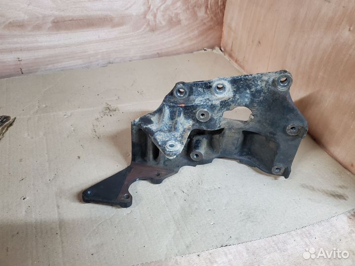 Кронштейн mitsubishi oajero sport 2 kh