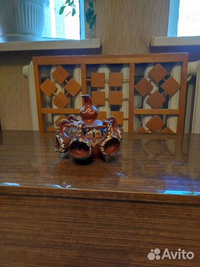 Кувшин с чарками