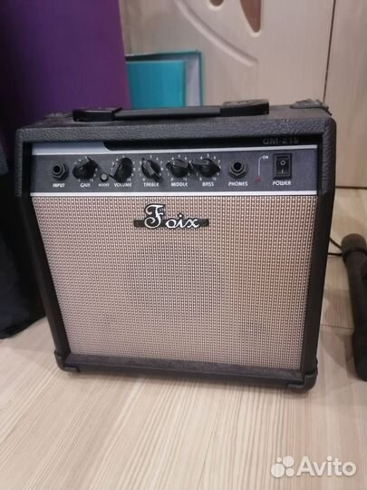 Электрогитара с комбоусилителем