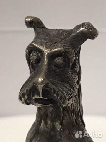 Серебряная статуэтка собаки терьер
