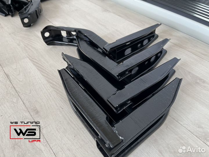 Подножки, пороги Toyota Land Cruiser 100 PT16