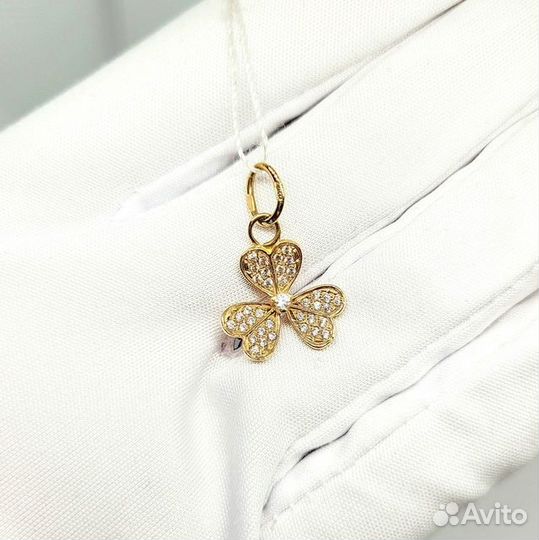 Золотая подвеска с камнем