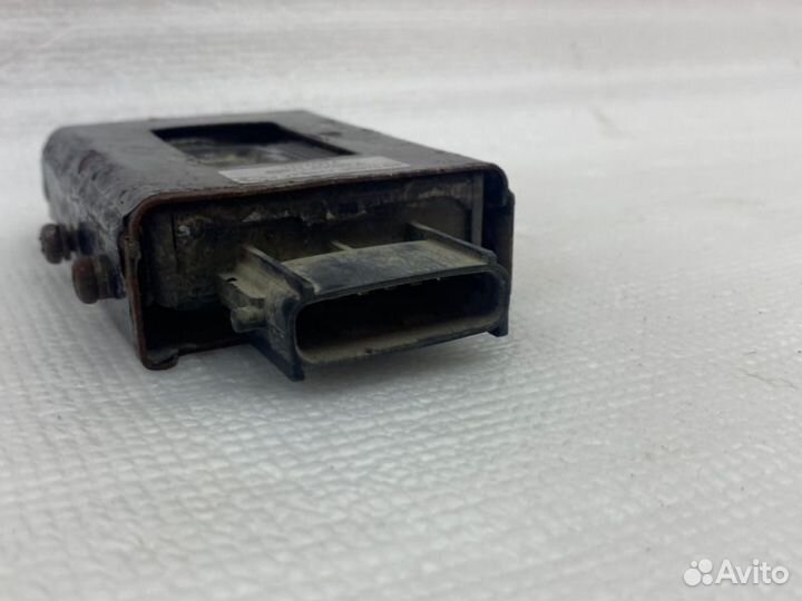 Блок управления бензонасосом Toyota Land Cruiser