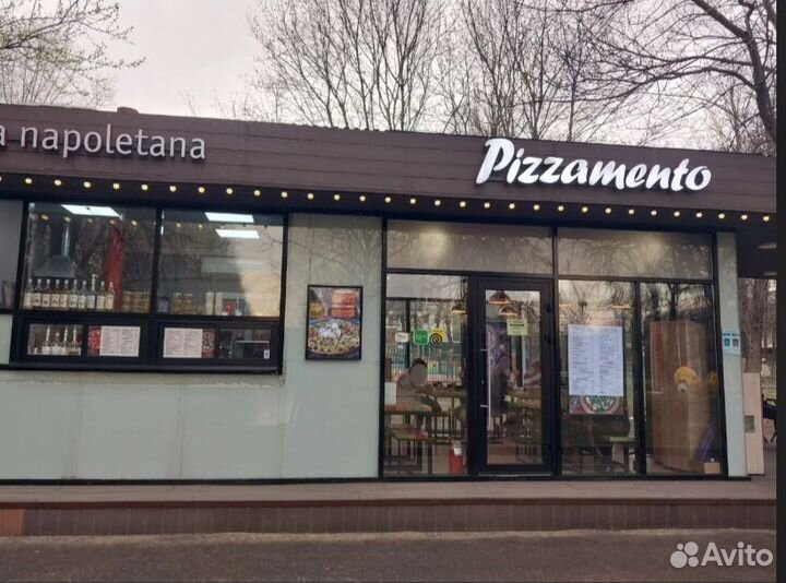 Повар пиццамейкер