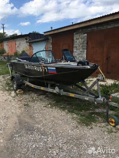 Катер с мотором