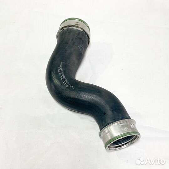 Патрубок интеркулера на Skoda Octavia A5