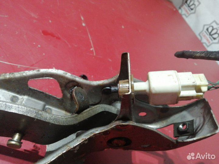 Педаль тормоза Toyota Avensis Т250 (дорестайл)