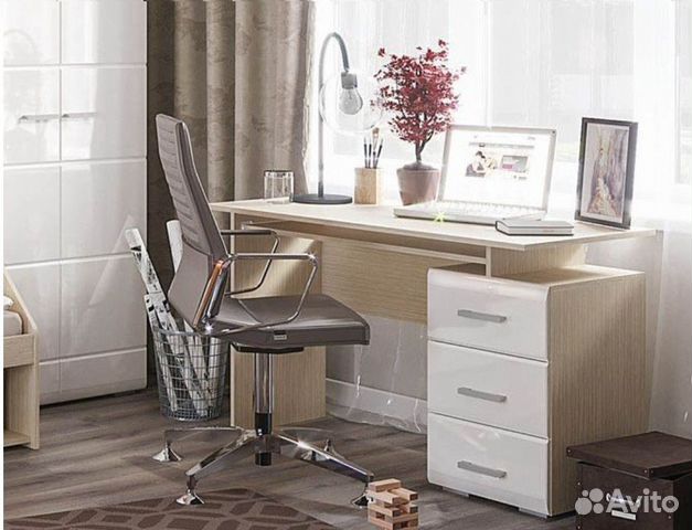 Стол с ящиками новый