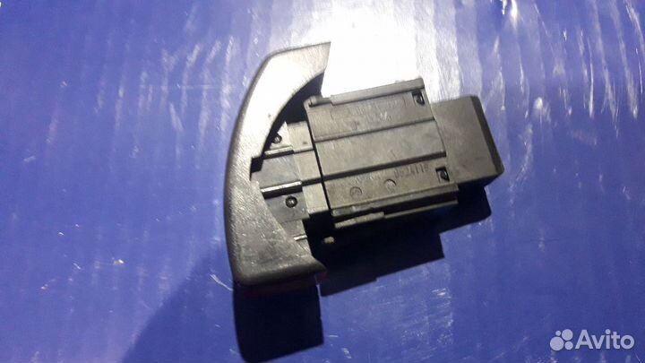 Кнопка аварийной сигнализации Опель Корса