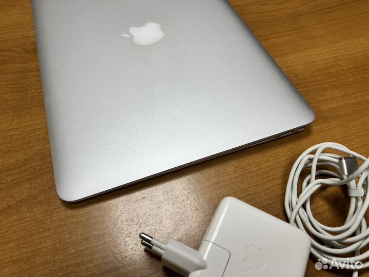 Apple MacBook Air 13 2014 i5/4/256 Gb silver идеал