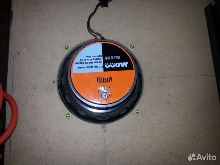 Сабвуфер, уселитель,конденсатор и полка с колонкам