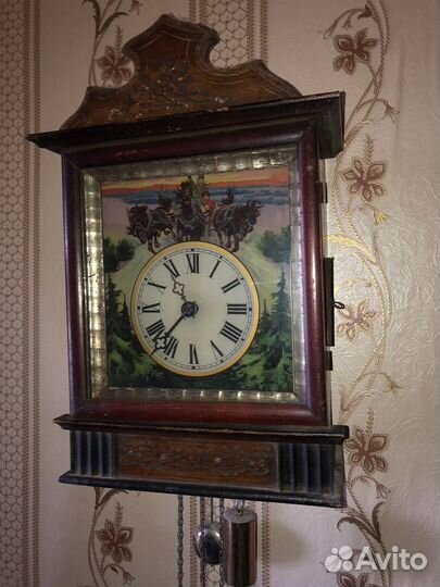 Старинные настенные антикварные часы с грузом