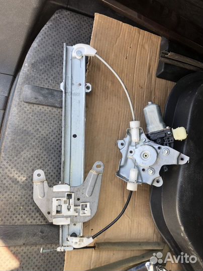 Стеклоподъемник ниссан