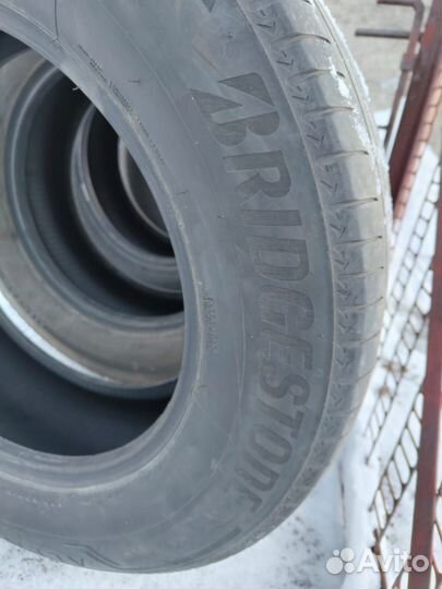 Bridgestone Alenza 001 235/65 R17