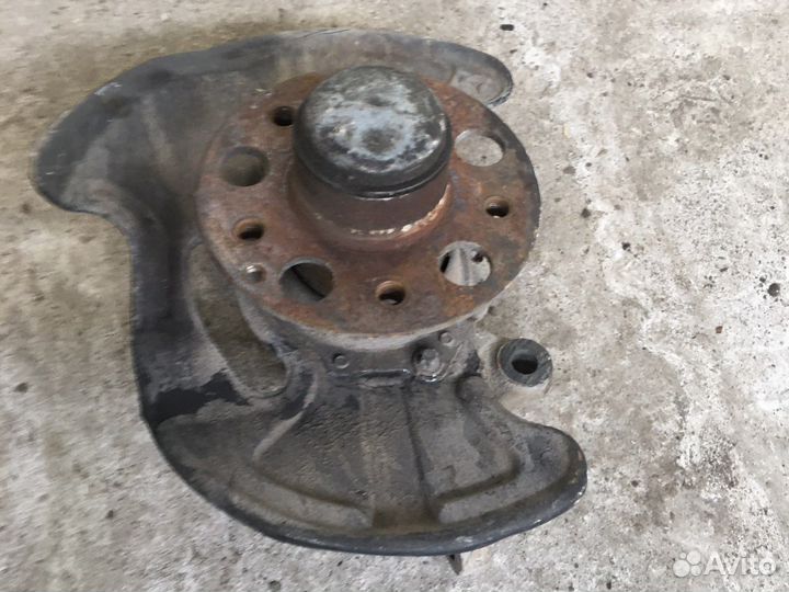 Поворотный кулак передний Mercedes W203 (3100)