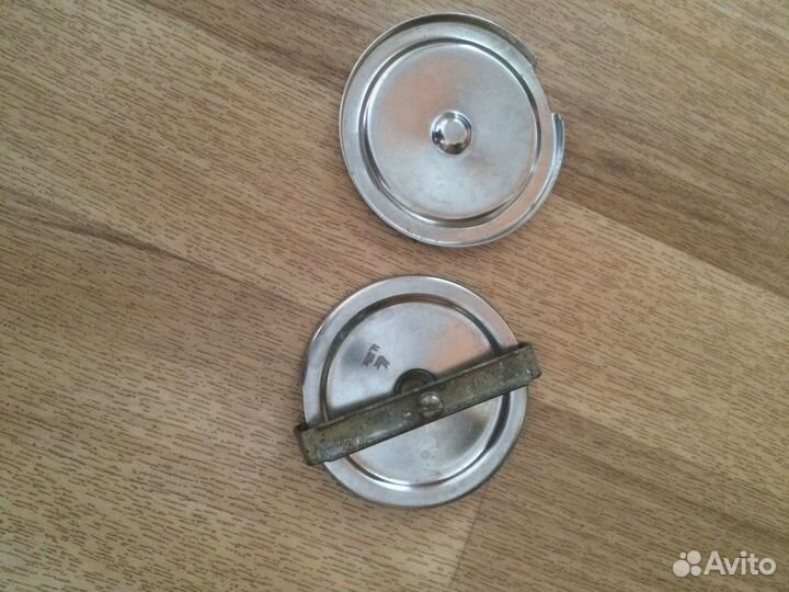 Крышка металлическая с зажимом