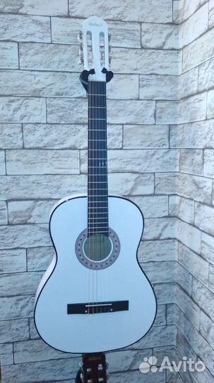 Белая классика с нейлоновыми струнами