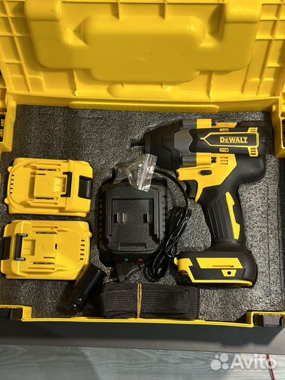 Гайковерт аккумуляторный 800h.m. dewalt