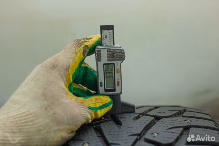 Yokohama Ice Guard Stud IG55 245/40 R19 98T