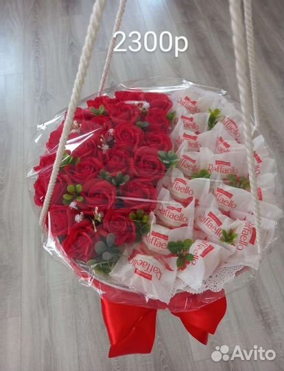 Розы из мыла и конфет Раффаэлло