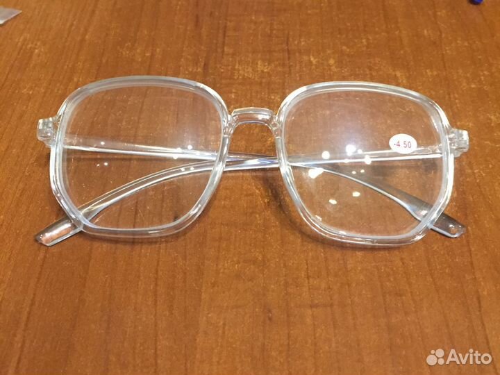 Очки с диоптриями -4,5 новые, оправа крупная