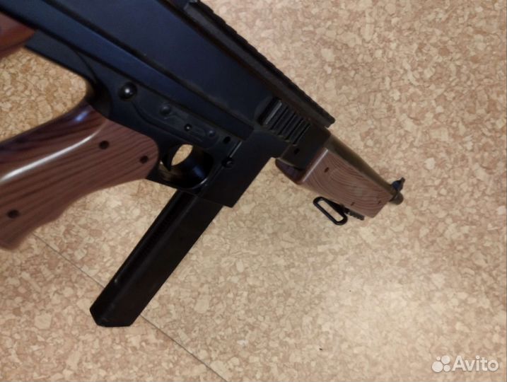 Продается игрушечный Thompson