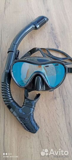 Маска с трубкой для скнорклинга