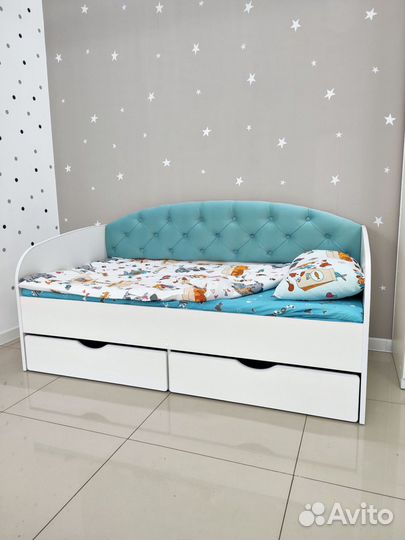 Детская кровать с мягким изголовьем