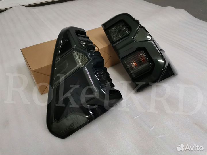 Задние фонари Toyota Hilux c 15 г стиль 2020 г