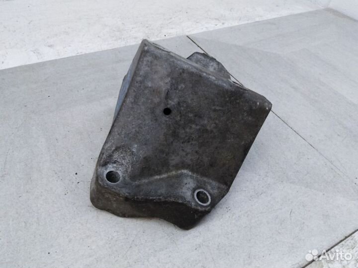 Кронштейн генератора Форд