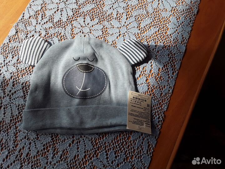 Новые фирменные шапочки +носочки