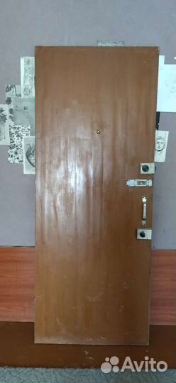 Дверь входная деревянная с замком