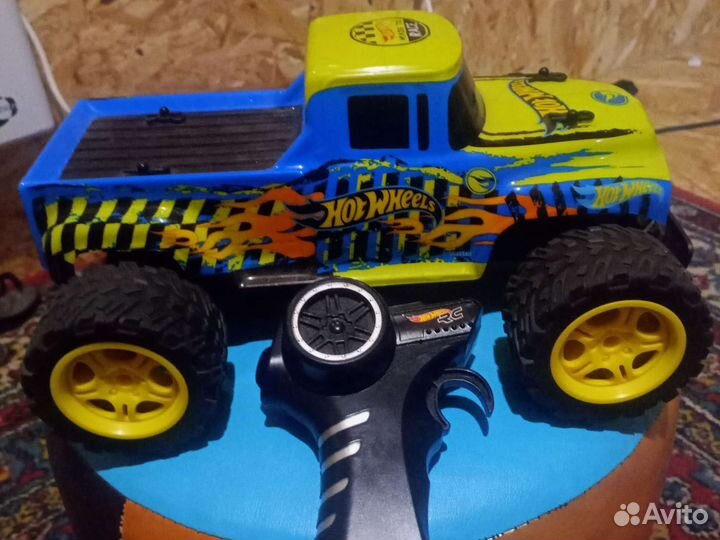 Машина на радиоуправлении бу