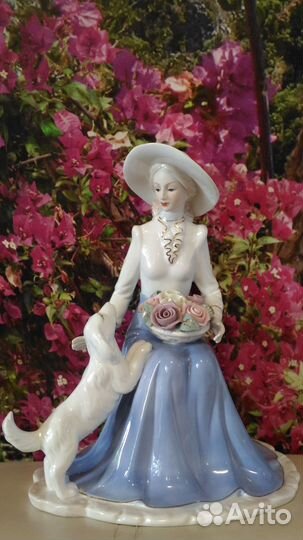 Статуэтка. Фарфор. Дама с цветами и собачкой