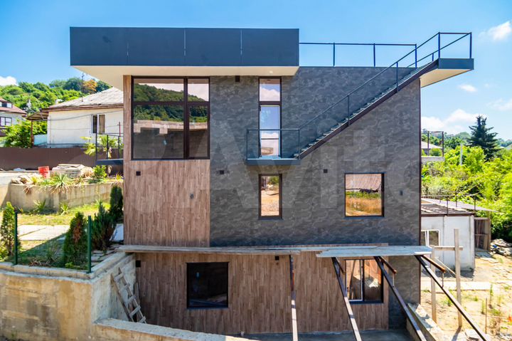 Дом 250 м² на участке 5,8 сот.