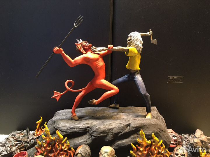 Iron maiden фигурка на подставке