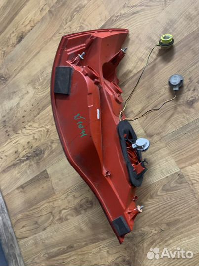 Фонарь правый Audi Q7 4l не диод