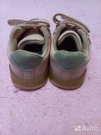 Кроссовки для девочки