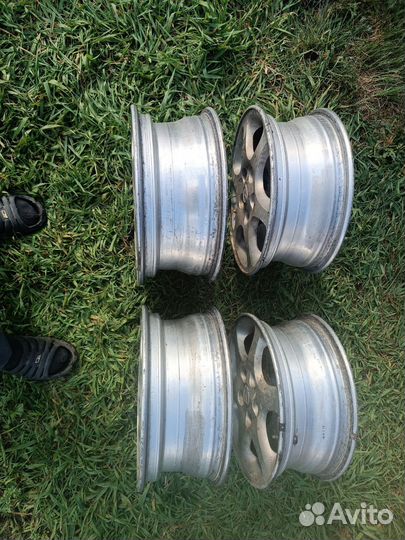 Продам заднюю полку от мазда примасси 4 диска