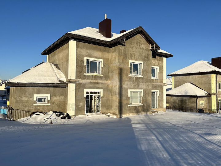 Дом 381 м² на участке 10 сот.