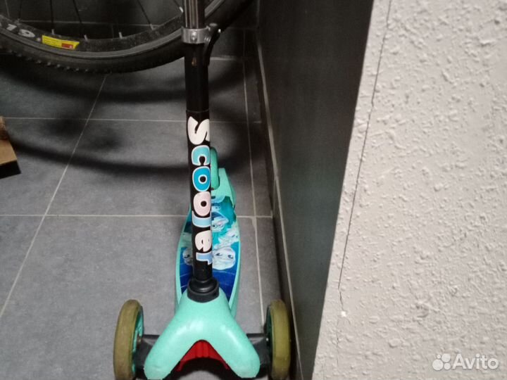 Самокат детский трехколесный со светящимися колес