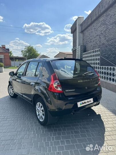 Renault Sandero 1.6 AT, 2011, 114 386 км