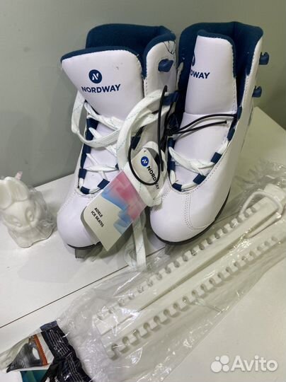 Коньки ледовые женские Nordway Adele