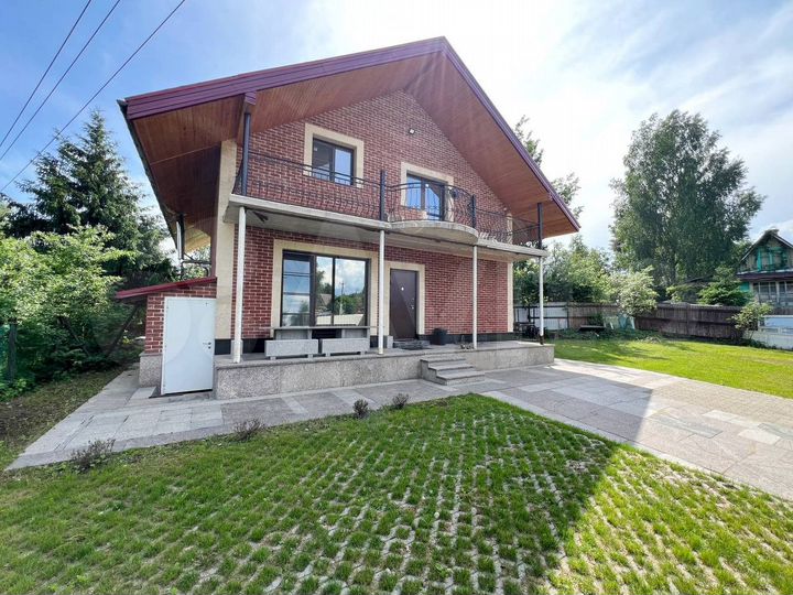 Дом 180 м² на участке 6 сот.