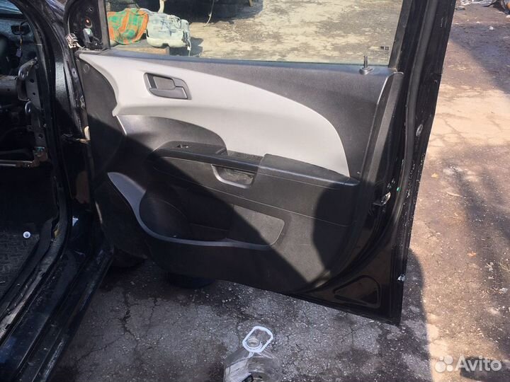 Chevrolet aveo т 300 дверные карты