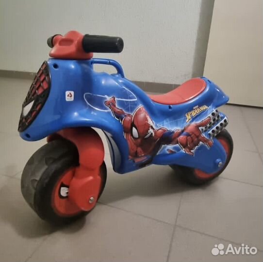 Беговел-мотоцикл Injusa Foot to Floor Человек-паук