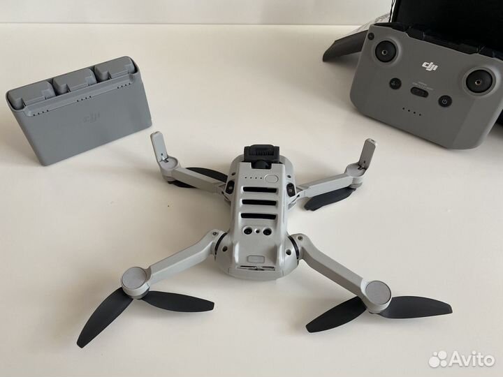 Квадрокоптер DJI Mavic Mini 2 Fly More Combo