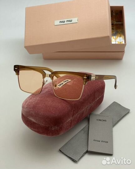 Солнцезащитные очки женские MIU MIU