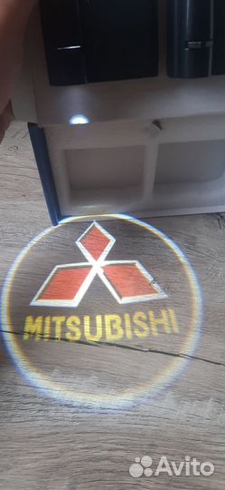 Подсветка в двери mitsubishi